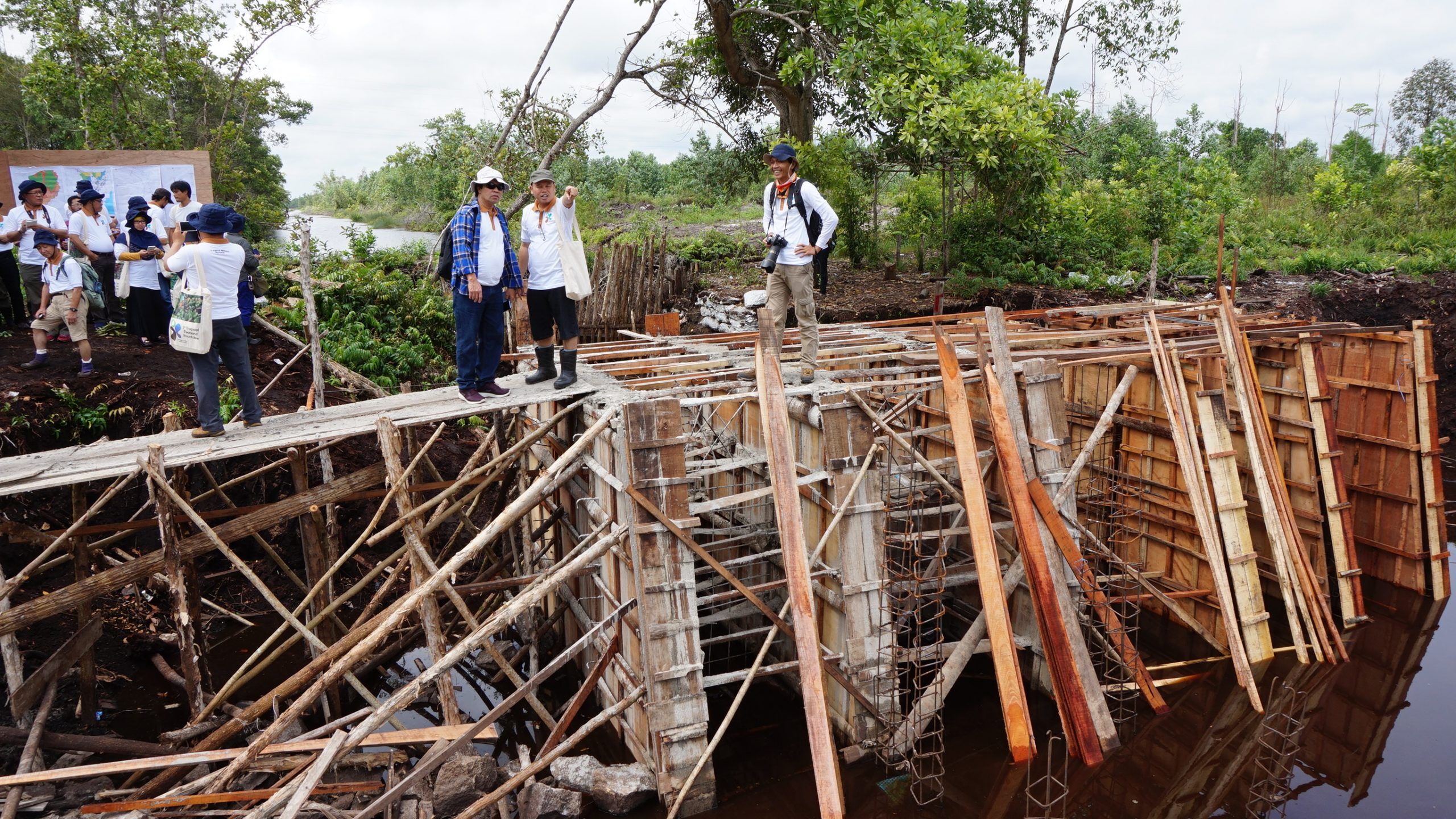 peatland restoration indonesia canal blocking