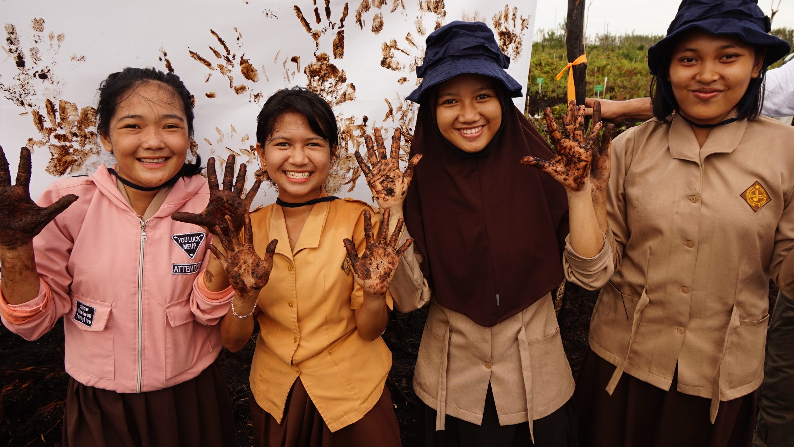 peatland restoraiton indonesia students